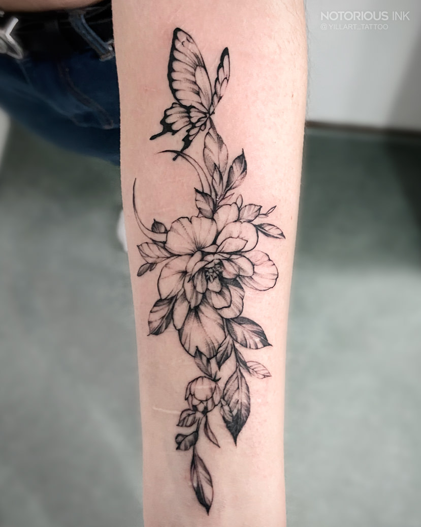 Fineline Blumen Schmetterling Tattoo Narben Cover Up